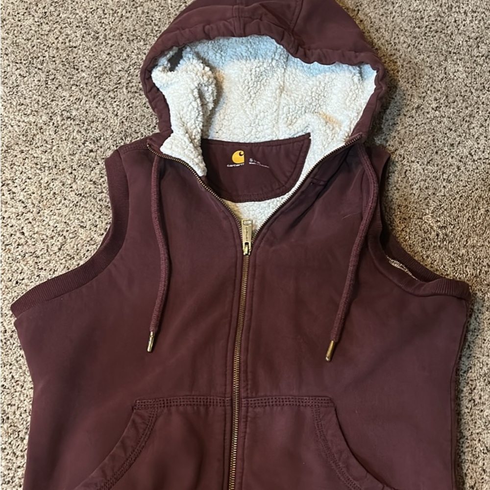 Carhartt women’s Hooded Vest -maroon